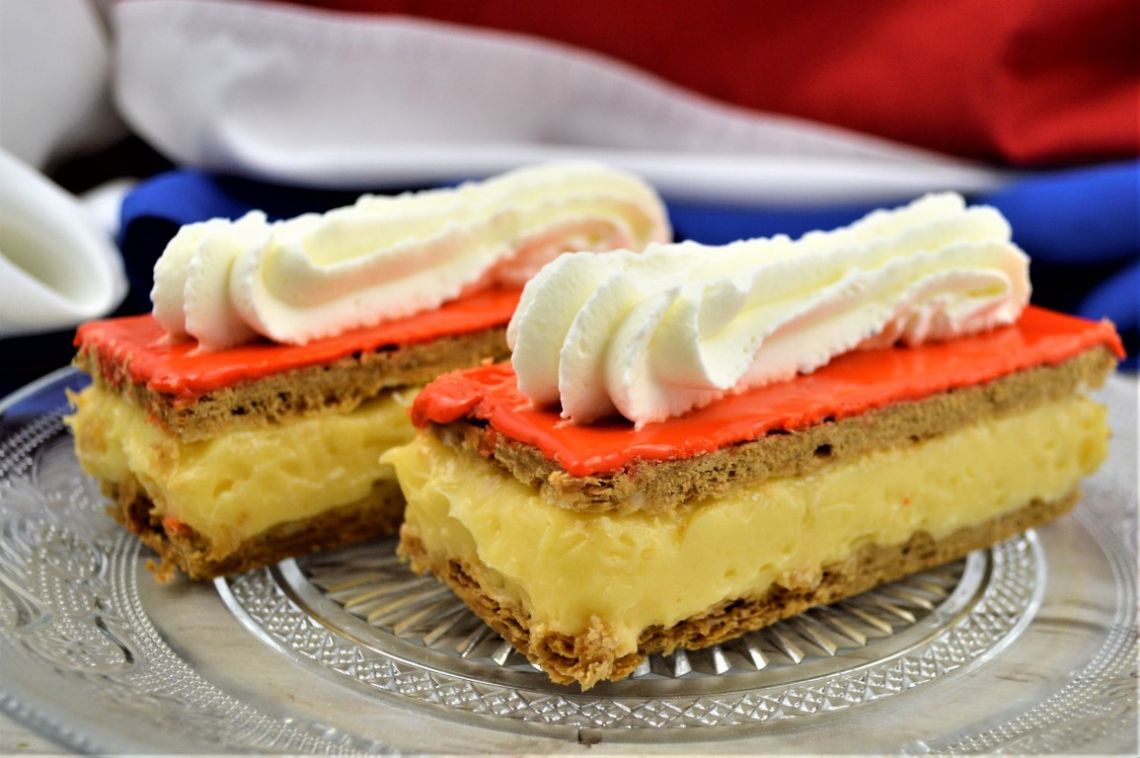 big_oranje_tompouce_met_slagroom_2_(middel)