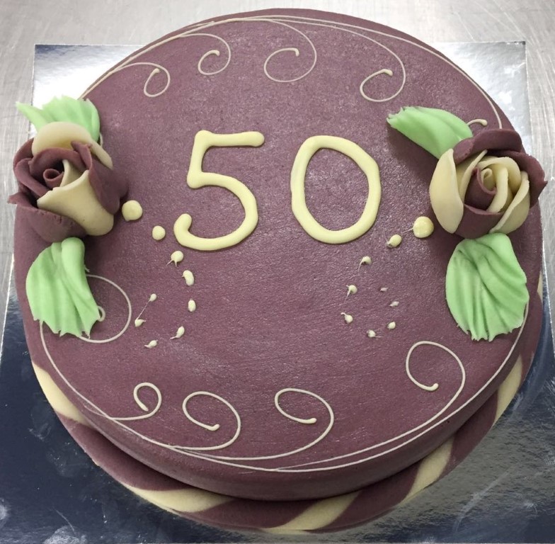 luxe-chocolade-taart-met-50-erop-(medium)