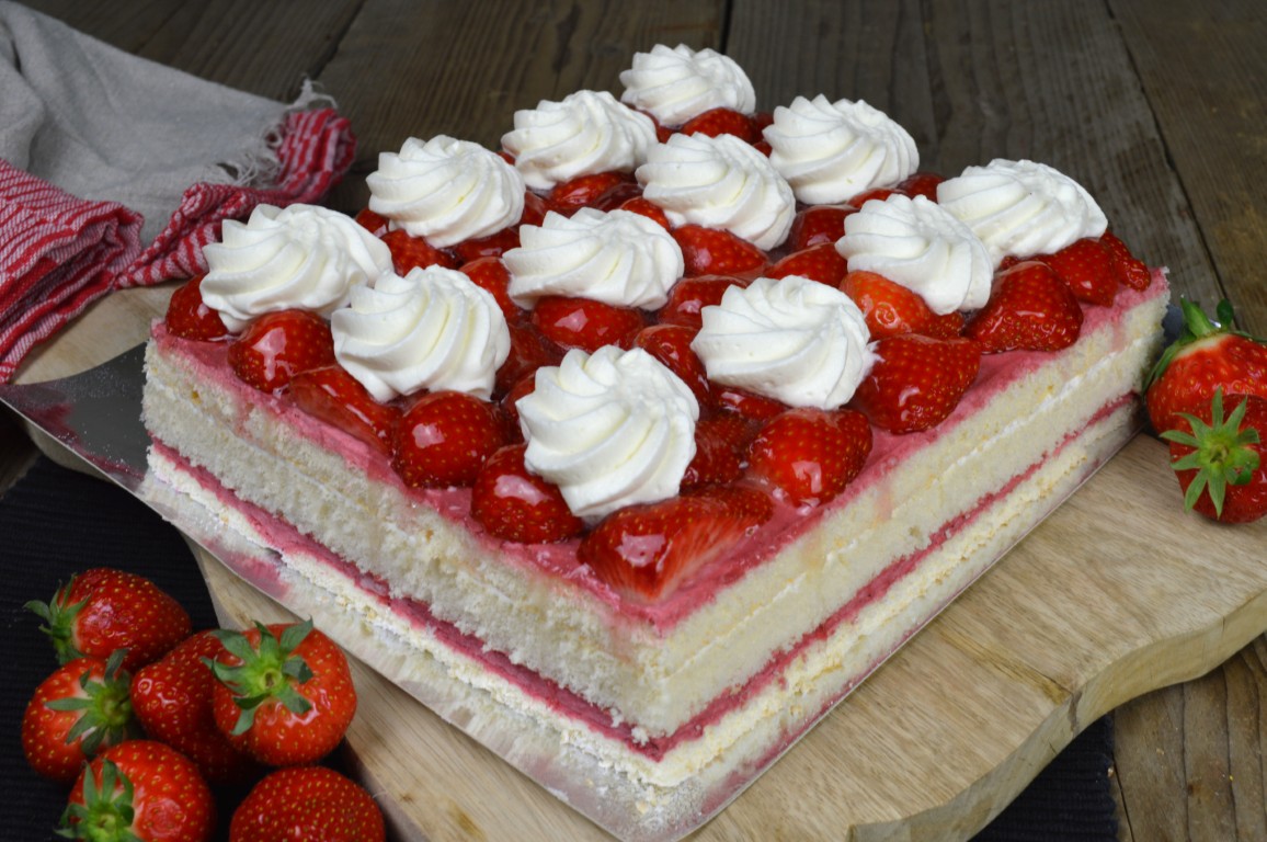 Verse Aardbeientaart voor 12 personen.