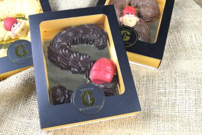 Gespoten chocolade letter S puur