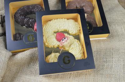 Gespoten chocolade letter S wit