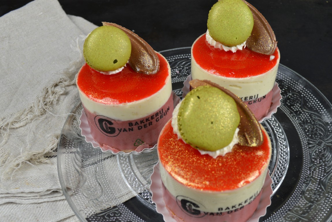 frambozen witte chocolade gebakje 7 (Middel).JPG