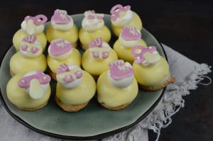 Geboorte luxe koekjes roze per 12 verpakt