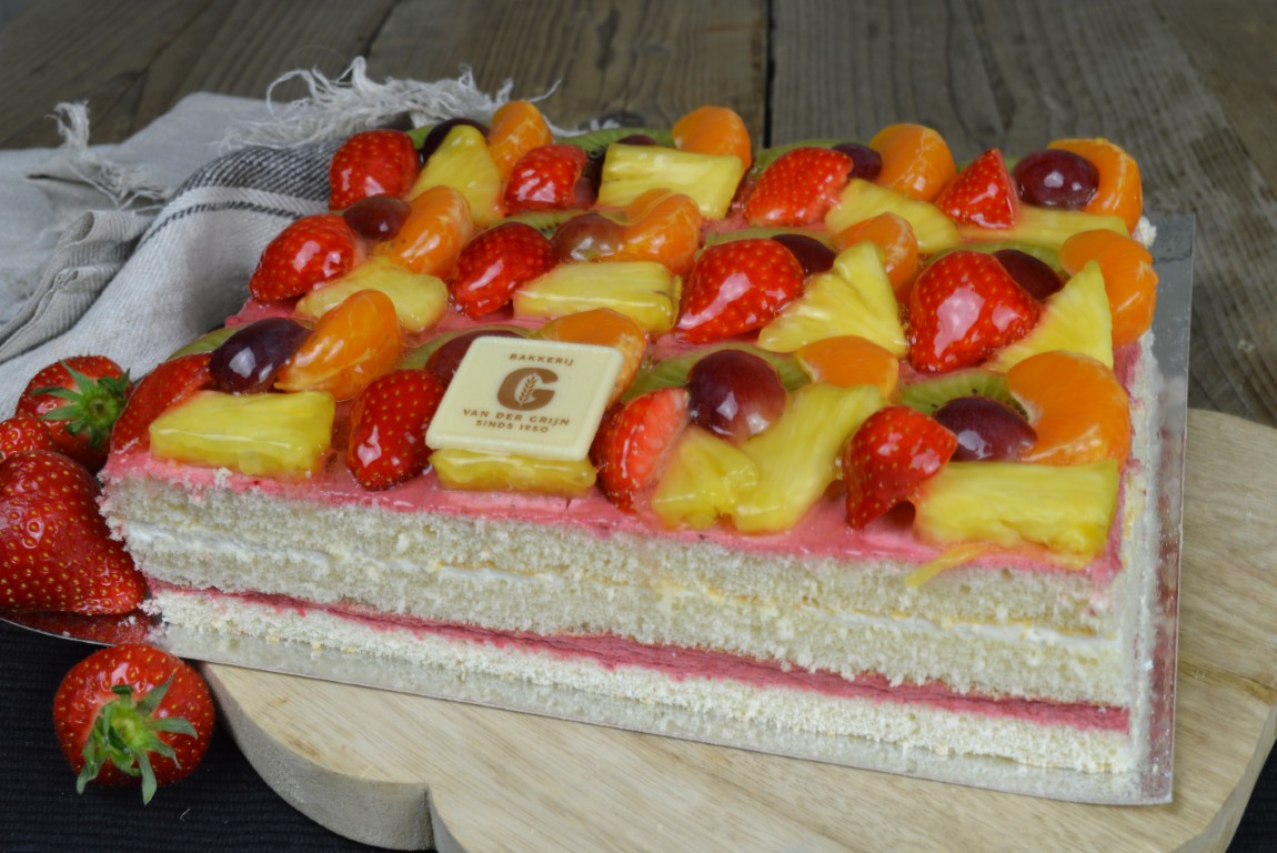 Vers fruittaart voor 12 personen.
