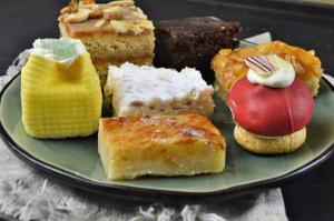 overschot Verbergen jacht Zoeterie, 7 verschillende mini gebakjes bestellen | Bakkerij van der Grijn